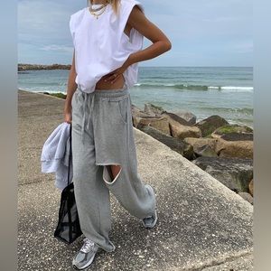 STORETS RIPPED SWEATPANTS